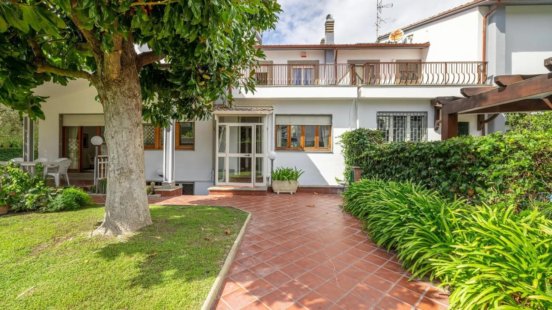 Spaziosa Villa Con Piscina, Bbq E Campi Da Tennis Per Famiglie E Gruppi Di Amici Casal Palocco