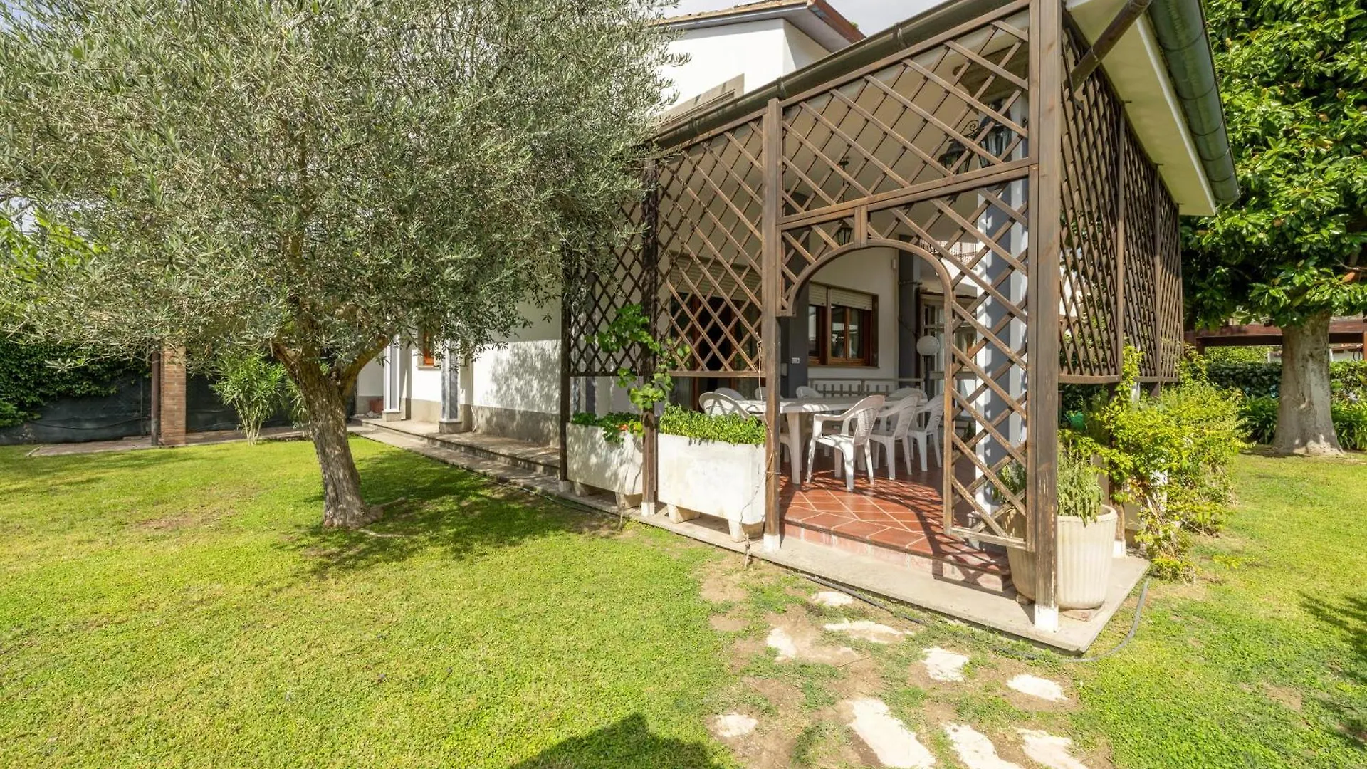 Spaziosa Villa Con Piscina, Bbq E Campi Da Tennis Per Famiglie E Gruppi Di Amici Casal Palocco