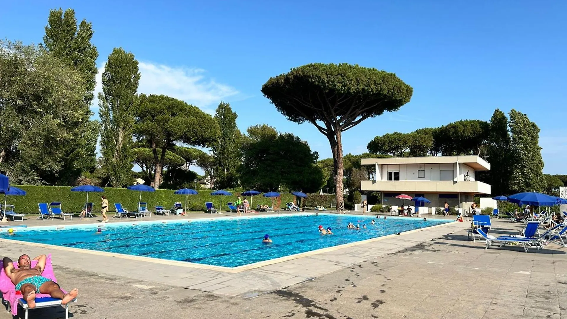 Spaziosa Villa Con Piscina, Bbq E Campi Da Tennis Per Famiglie E Gruppi Di Amici Casal Palocco 0*,  Italy